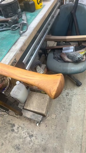 4.5 Pound KELLY’s FLINT EDGE on a custom 32” hickory handle. Commissioned by @axeandflannel Enjoy! #doubleaxe #kelly #flintedge #handmade #hickory #wedge #axetok #redbeard #badass #beamaker #diy #dosomething #makesomething #axe #handle #axehandle #shinythings #shiny #sharp #sharpthings #axerestoration #diyrestoration #badass #foryoupage #restore | Red Beard Knife and Tool