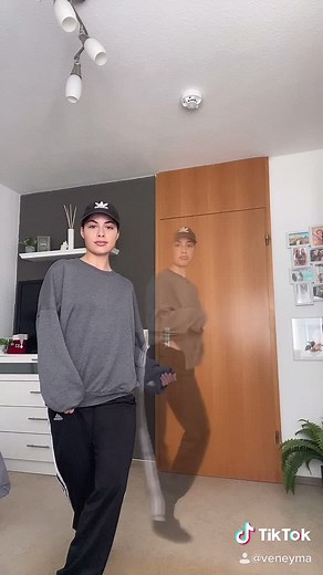 MELA 🍎 (@melavenezia)’s videos with Originalton - MELA 🍎