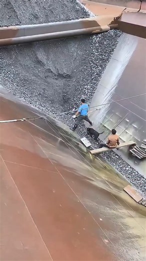 Miningsolution on Instagram: "Ever wondered what challenges a phosphate beneficiation plant faces daily? 🏭 Phosphate processing is tough!Here are common hurdles: · Variable Ore Quality: Inconsistent P2O5 grade & mineralogy disrupts the entire process. · Corrosion & Abrasion: Highly acidic slurry eats away at equipment. 💸 · Tailings Management: Massive volumes of clay & water to handle sustainably. · Energy Intensity: Crushing, grinding, and flotation are power-hungry. · Reagent Control: Gettin