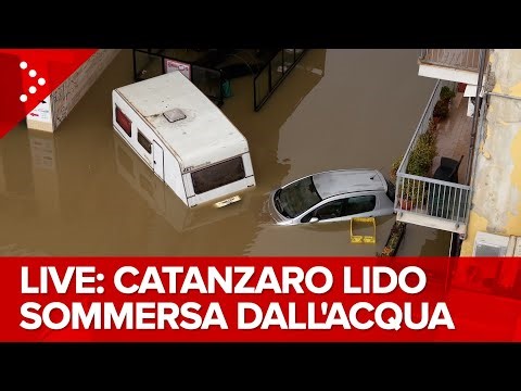 LIVE Catanzaro Lido allagata dopo il passaggio del ciclone Harry. Auto sommerse dall'acqua: diretta