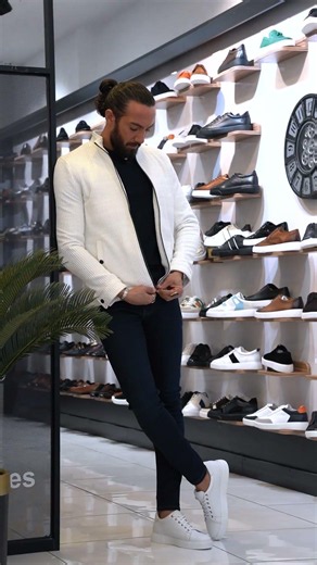 Summer elegance in a men's smart-casual outfit that's classic, refined, and effortlessly stylish.