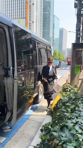 川人 未帆 on Instagram: "天候に恵まれたロケ撮影☀️ 全部で19体、楽しかったー！ コーデは全てサイトに上がっているので、よかったらご覧ください⭐️⭐️ #seventenbymihokawahito"