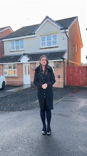 The amount of times we hear… “I’m looking for more living space downstairs” “I’m looking for a garage so I can convert it” Well here at 𝐌𝐚𝐥𝐥𝐚𝐜𝐞 𝐀𝐯𝐞𝐧𝐮𝐞, all the hard work has been done for you… with a converted garage offering 𝐭𝐡𝐫𝐞𝐞 𝐝𝐨𝐰𝐧𝐬𝐭𝐚𝐢𝐫𝐬 𝐫𝐞𝐜𝐞𝐩𝐭𝐢𝐨𝐧 𝐫𝐨𝐨𝐦𝐬 , 𝐟𝐨𝐮𝐫 𝐠𝐞𝐧𝐞𝐫𝐨𝐮𝐬 𝐛𝐞𝐝𝐫𝐨𝐨𝐦𝐬 𝐮𝐩𝐬𝐭𝐚𝐢𝐫𝐬, this is the home that provides the perfect 𝐛𝐥𝐚𝐧𝐤 𝐜𝐚𝐧𝐯𝐚𝐬 and is ready to adapt & grow with your family’s ever changing needs. 