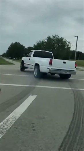 Truck driver said let's make some noise #cars #extreme