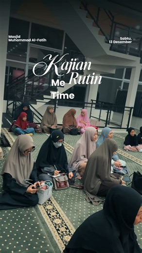 Masjid Muhammad Al-Fatih Wonosobo on Instagram: "Kajian Me Time edisi Sabtu, 13 Desember 2025 terasa spesial dan relevan dengan kehidupan manusia di era modern ini. Dimana perkembangan ilmu komunikasi, informasi dan teknologi sering dijadikan alasan lalai dari aturan Allah SWT. Padahal ada banyak positif tang bisa kita lakukan dengan gawai yang kita miliki 📱 Investasi akhirat yuk! 💎 Support program masjid dengan scan QR di atas, biar jadi tabungan surga kita semua 🙏🏻 🏦 Bank Muamalat 💰 No R
