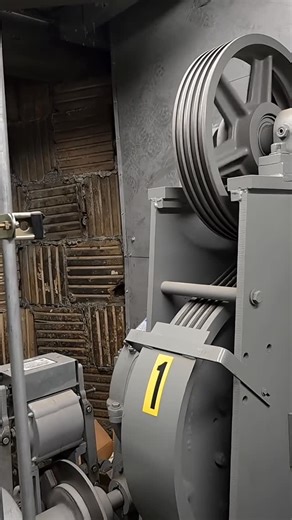 elevaTOURS by Diesel Ducy on Instagram: "Bottom drive #elevator #machine in #newyork"