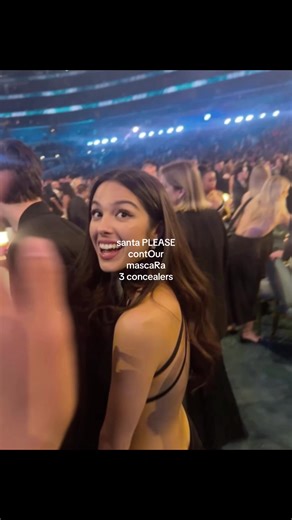 Santa Please: Creative Christmas Make-Up Tutorial