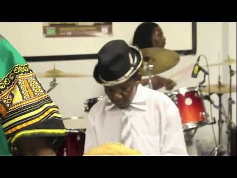 THOMAS MAPFUMO - "PIDIGORI" LIVE UK (MARLOW) 2012
