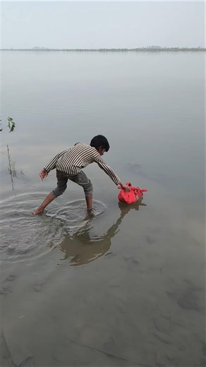 Part - 14 10 rupees 💸 found in a red bundle lying on the banks of Ganga ji. 💰😱 #shorts #viral #video