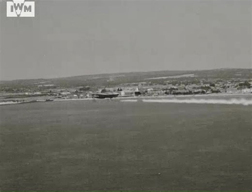 A Beaufort aircraft filmed laying a smoke screen, 28 July 1942. Find the full film here: https://bit.ly/4qQwxbR Film: IWM MTE 926 | Imperial War Museum London