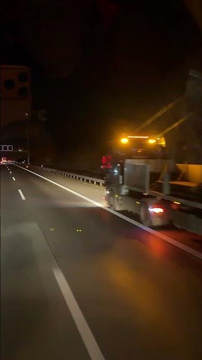 Towing gone wrong on packed highway #accident #truck