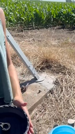 John Deere Girl Crashes Red Tractor Show | Laura Farms