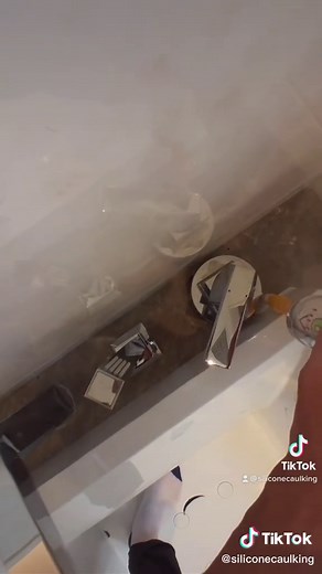 Oh,nice shower room #caulk #sealantapplication #bathtub #sealing #fyp