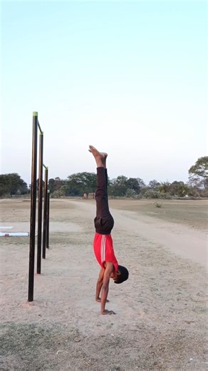 Handstand Tutorial 💯🥷🏻💪🏻 #viral #hanstand #tutorial #trending #shorts #youtubeshorts #explore #stunt