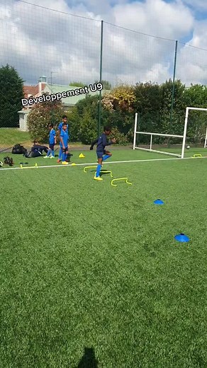 Entraînement de foot U9 pour la coordination et la vitesse
