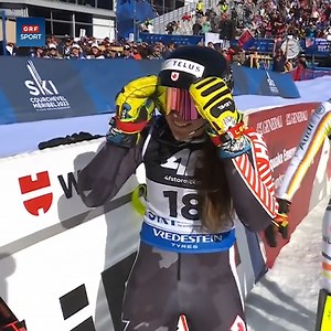 Große Sensation im WM-Slalom der Damen. Die Kanadierin Laurence St-Germain fängt noch die Führende nach dem ersten Durchgang Mikaela Shiffrin ab. | ORF Sport