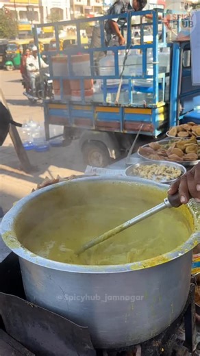Halo nasto karva 😋❤️ Hidden gems in Jamnagar! 📍 Stopped by Kailash Parotha House in Khodiyar Colony and the spread did not disappoint. From steaming hot Dal Pakwan to perfectly fluffy Dhokla and spicy Samosas, this is street food heaven. 🤤 If you’re near Raj Chamber, you have to try their Pulao! 🥘✨ 📍 Khodiyar colony, raj chamber corner , jamnagar #explore #insta #food | Spicyy Hub Jamngar