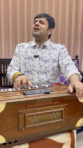 Lab Par Aaye !💙🩵Presenting my humble attempt to sing this beautiful beautiful song on my Harmonium from Bandish Bandits By the great Shankar Mahadevan sir @ShankarEhsanLoy & sung by brilliant Javed Ali sir 💙. Recent favourite #labparaaye #bandishbandits | Praher Vora