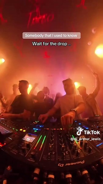 Remix of 'Somebody That I Used to Know' EDM