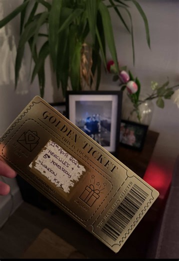 Christmas gift…. I am going to see HERCULES! 🏺⚡️ Thank you @Jamie Glover ! Beyond excited for this show and our first trip together in London! #london #westend #hercules #musical #herculesmusical @Disney UK @Disney Parks @Disney Parks UK @Disney on Broadway