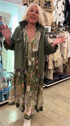 Robe spring kaki 45€ jusqu au 46 Veste jean kaki 41€ Pour commander ⬇️ www.lovelybystella.fr