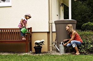 Comment installer et raccorder un récupérateur d'eau de pluie ?
