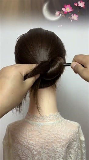 Easy Bun Hairstyle Tutorial: Daily Style & Share