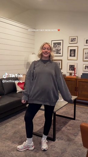Stylish Pregnant Boy Mom Outfits for Everyday Comfort