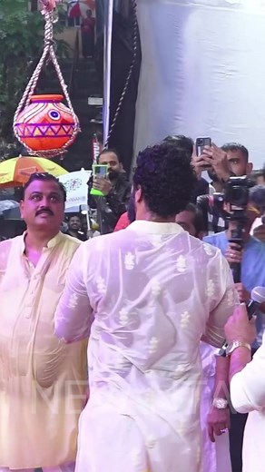 70K views · 395 reactions | Vicky Kaushal attends Mumbai’s biggest Dahi Handi celebration as he promotes his upcoming film #thegreatindianfamily on #janmashtami ✨ #vickykaushal #bollywood #bollywoodstyle #bollywoodmovies | Nevanta | Facebook