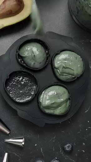 4.8K views | Zombie Brain Smoothie Dessert 易 Ingredients: 陋 2 ripe...