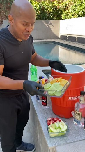 House PartyPunch #tipsybartender #cocktail #fruit #drink | Bartender