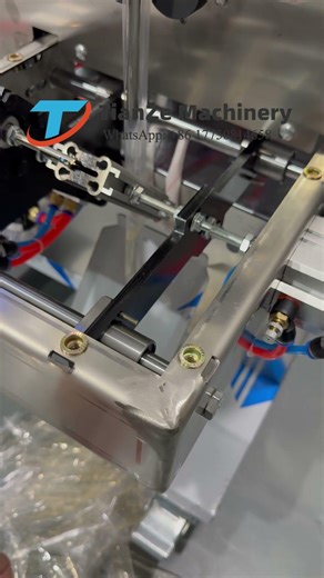 Shaped-Spout Packaging Machine Packaging Rectangular Bags #packingmachine #liquidpackagingmachine