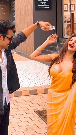 alienvines on Instagram: "Whi mai sochu inta patla kyu hai  . . .#trending #trendingreels #tren #tea #comedy #comedyvideos #coffeetime #viralreels #viralpost #viralvideos #viral @_alien_vines #share #shots #funnyvideos #funny #roster #reelsinstagram #rost #reels #rosting #explore #memes"