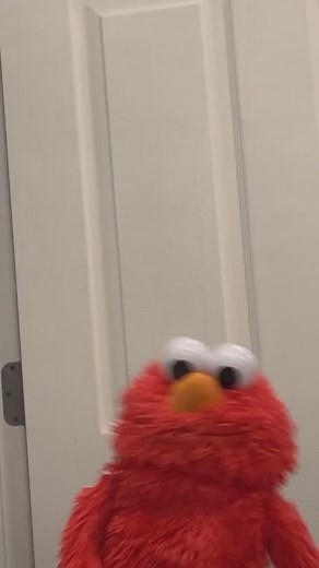 Elmo’s pretty accurate portrayal of being in a relationship be like: - #elmo #elmomemes #relationships #relationshipsbelike #funnyvideos - - - - - - Cr @logeypump23 | Britmanspeaks