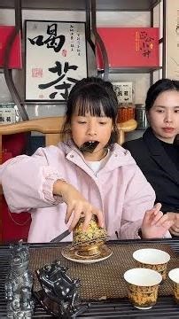 身高不够，气场来凑。请品，小孩姐的手冲茶。#百young非遗计划 #非遗守护人 #召唤茶友 #抖音精选 #人类幼崽成长计划