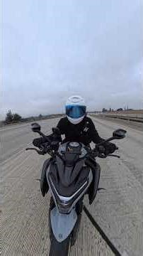 Testing my new Shoei RF1400 💙!