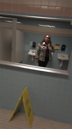 ItsMeFluffyVee (@itsmefluffyvee1)’s videos with Fuck You (Freestyle) - LeoohhDaFool