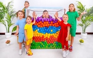 五个孩子的立方体挑战和其他有趣的故事与小亚历克斯 - Vania 家庭秀