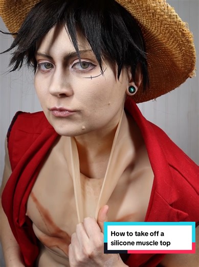 My biggest struggle as a cosplayer: silicone muscle tops. So, here is how to take one off. #tiktoklearningcampaign #learnontiktok #cosplaytiktok #cosplaytutorial #cosplayhack