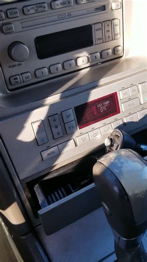 2004 Lincoln Navigator startup