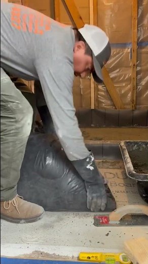 How to mix bedding mortar for a shower pan! (easy and fast) #bathroomremodel #tiler #diy