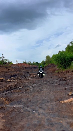 Part 1 - Ride the enduro trail on Adv160. I took my Adv160 on an adventure. It says that the Adv160 is an adventure touring scooter, so I rode to the Kg Terunjing enduro trail and tested the Adv160's power. Just for the record, the track was muddy, and it had rained last night, so I was expecting slushy and soft ground conditions. The first few minutes went well, but I still had to ride it carefully for fear of injury and serious damage to the Adv160. The twisty and hilly track is a physical and