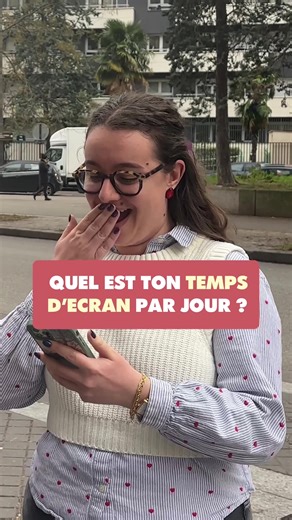 📱 Micro-trottoir : Quel est votre temps moyen passé sur un écran par jour ? 📱 En cette journée mondiale sans téléphone portable, nous avons demandé à des passants quel était selon eux le temps moyen par jour qu’ils passent sur leur smartphone, et s’ils pensent être au-dessus ou en dessous de la moyenne mondiale. 🤳 Dans l’adaptation en BD de son essai “La Civilisation du Poisson Rouge”, Bruno Patino, président d’Arte, nous explique pourquoi nous scrollons sans fin, comment les réseaux captent 