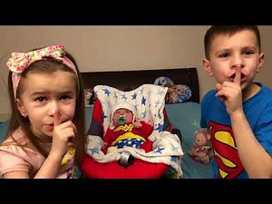 Марк и Лика ложат спать маленького Эндрю - Are you sleeping brother John