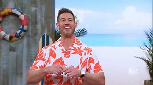 ☀️ #SummerBakingChampionship is HERE! 🌊 Jesse Palmer welcomes 10 of the country's best bakers to face off in a series of sizzling summer challenges 🏖️ In the end, the one that can wow judges Duff Goldman, Chef Carla Hall Chef Damaris Phillips with their summertime sweets will cruise home with $25,000 💰🤩 Back-to-back episodes of #SummerBakingChampionship begin Monday, May 15 at 9|8c! | Food Network