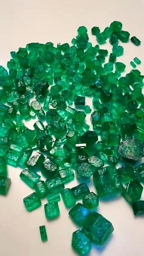 500 Carats Top-Class Rich Green Emeralds – Natural Beauty in Every Stone | Gemstone Insider World