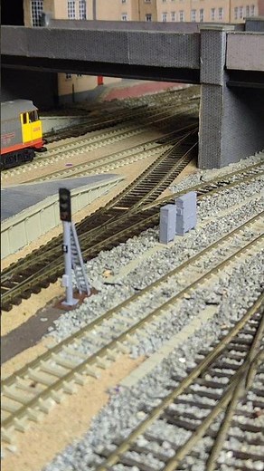 Bachmann class 37 on freight.