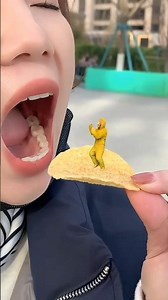 शिप्स का डिब्बा मम्मी ने खाया 😰~ mini wood toy- woodworking art skill/wood hand #shorts