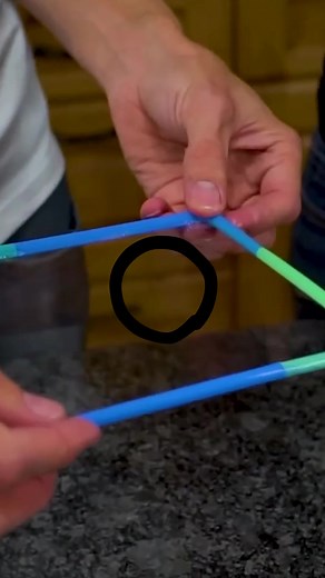 I bet you didn't know that you can play with bubbles like this! #learnontiktok #tiktokpartner #bubblesarelife #bubbleexperiment #bubblesolution