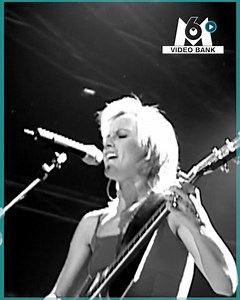 🚨 Semaine spéciale #HitMachine ! 🚨 Retrouvez tous les soirs cette semaine notre sélection de 5 artistes qui ont marqué l’émission 🎵 Aujourd’hui on commence avec The Cranberries qui interprétait « Promisses » en 1999. | M6 MediaBank
